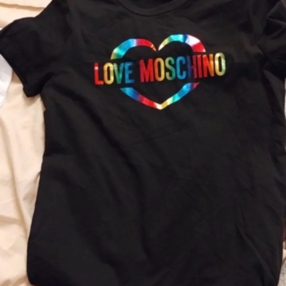 Love Moschino Black Tee with Colorful Heart Logo size S (4) - Picture 4 of 4